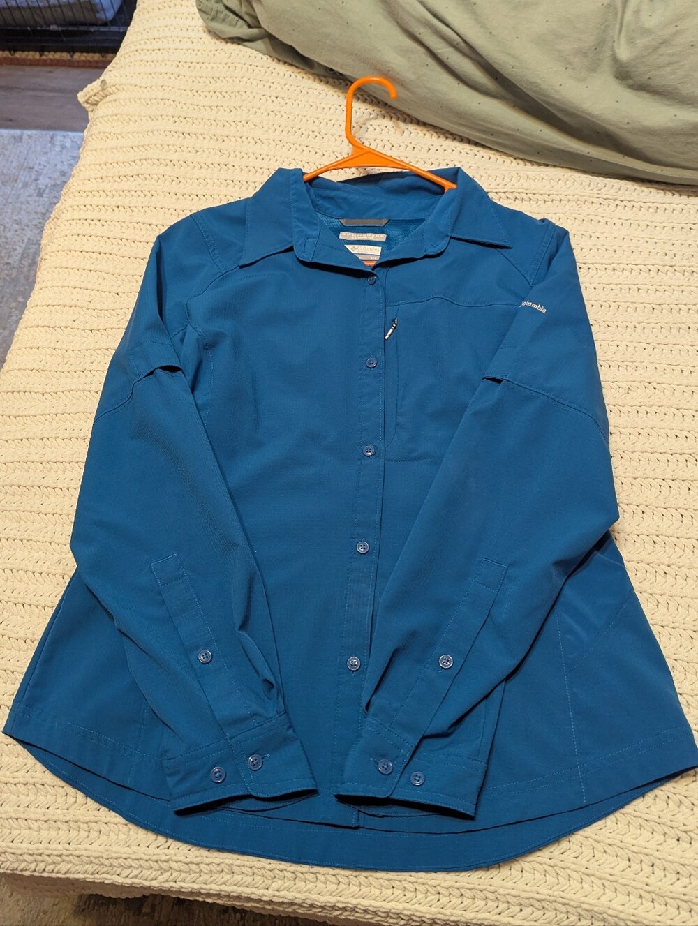 Columbia Women’s Teal Blue Long-Sleeve Button-Down SPF Shirt